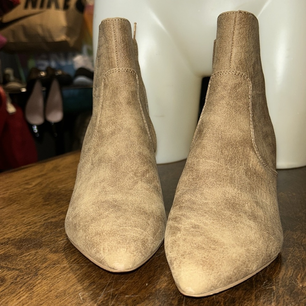 Express Boots Sz.6 View 4